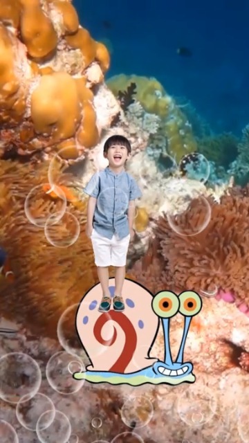 海底漫游可爱儿童视频缩略图